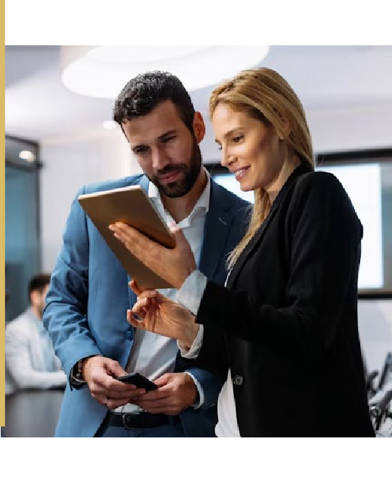 Equipo de Roma 22 coordinando la planeación de un evento corporativo con montaje profesional.